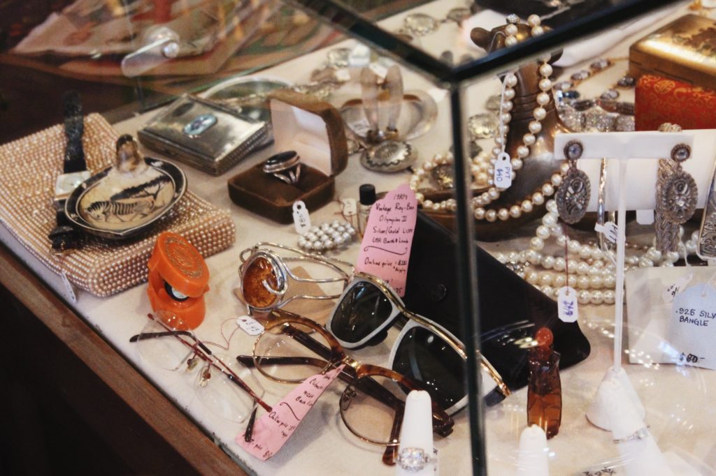 4 Places to Shop Vintage Online